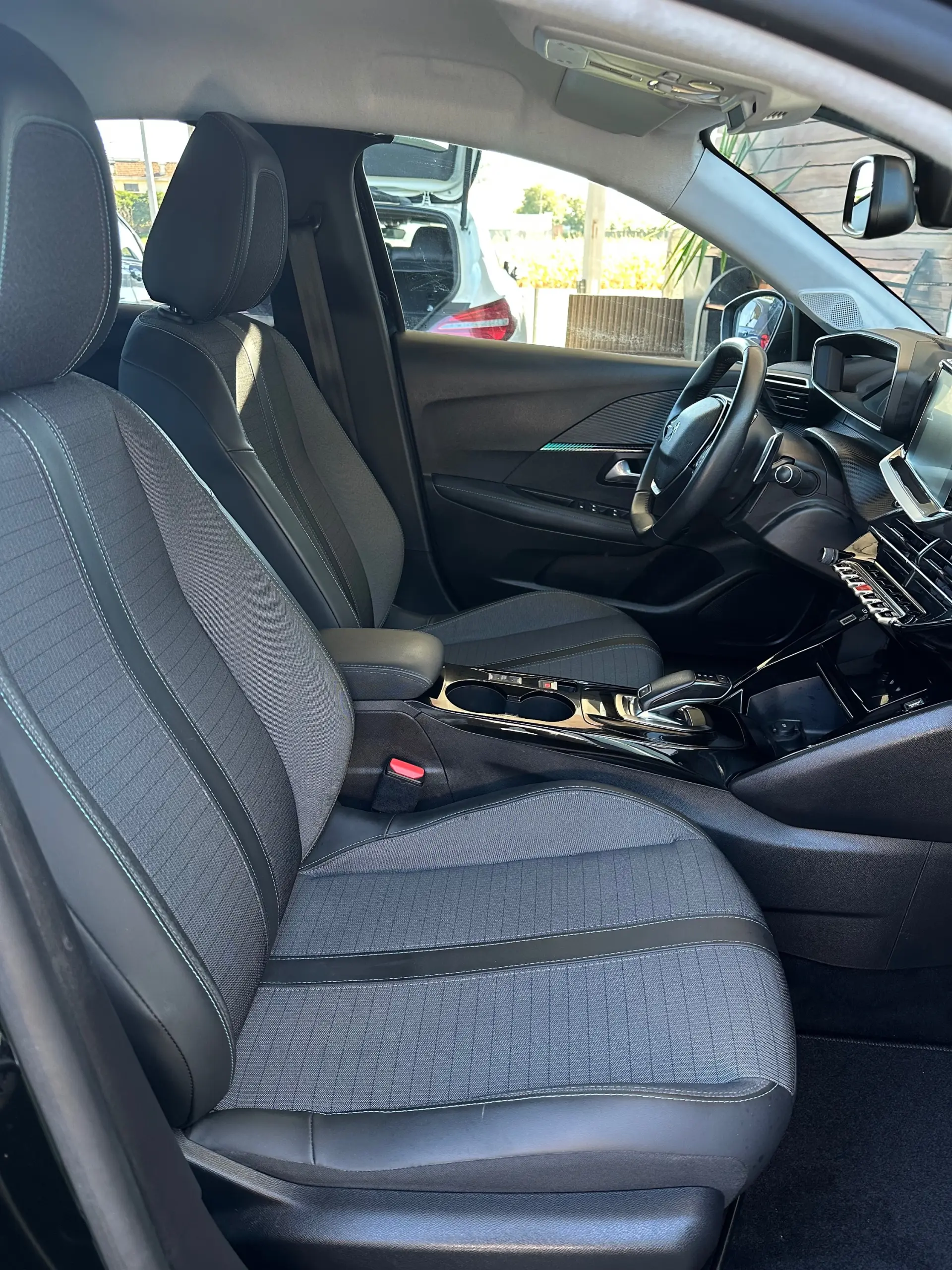 Peugeot 208 1.2 PureTech Allure Pack EAT8 18