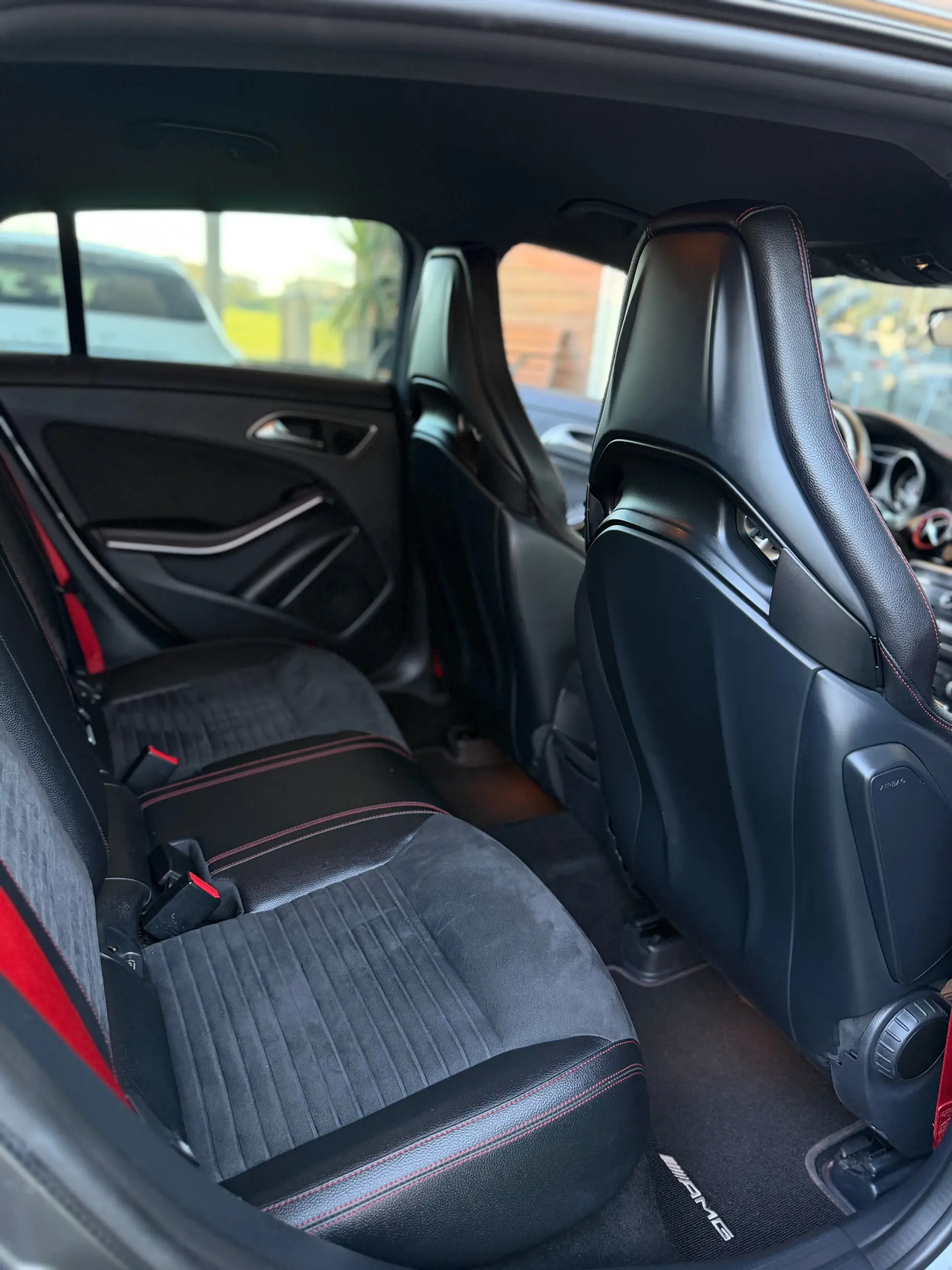 Mercedes-Benz CLA 45 AMG Shooting Brake 4-Matic 25