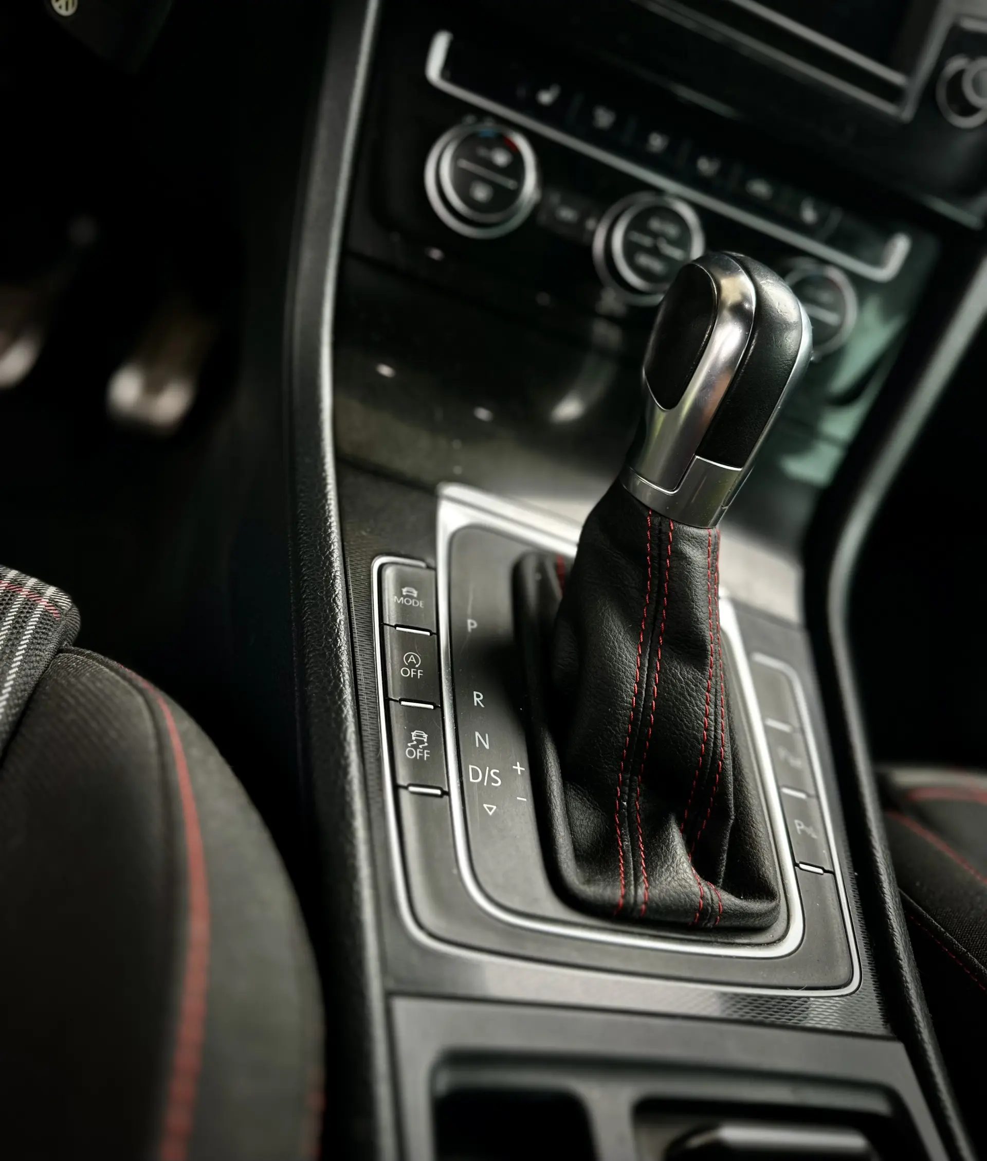 Volkswagen Golf 2.0 TSi GTi DSG 17