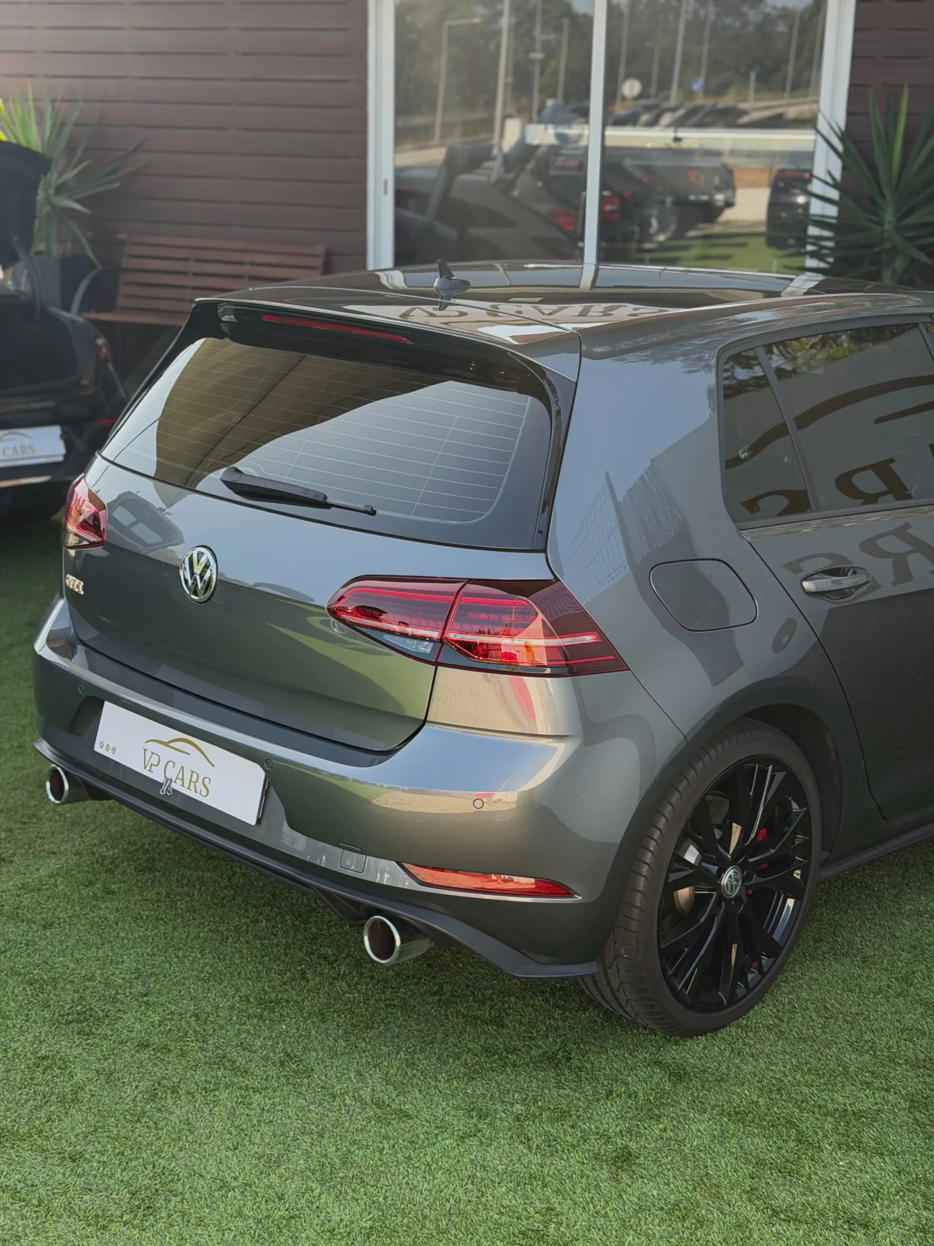 Volkswagen Golf 2.0 TSI GTI DSG Performance 12