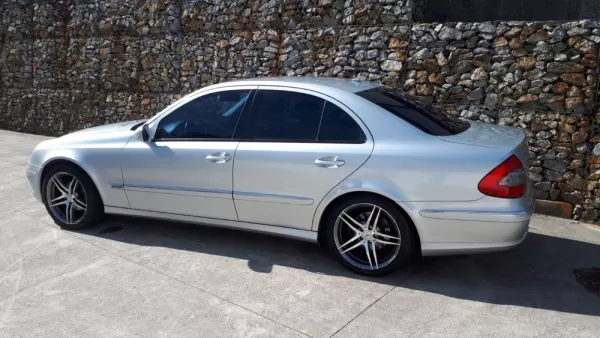 Mercedes-Benz E 280 Avantgarde 9