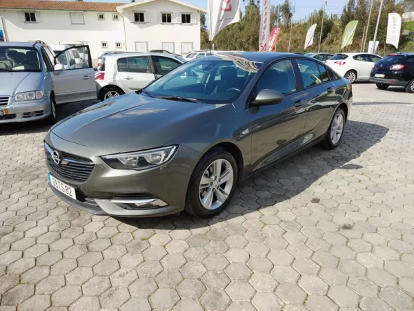 Opel Insignia Grand Sport 1.6 CDTi Selective 5