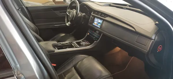 Jaguar XF 2.0 D R-Sport Aut. 27