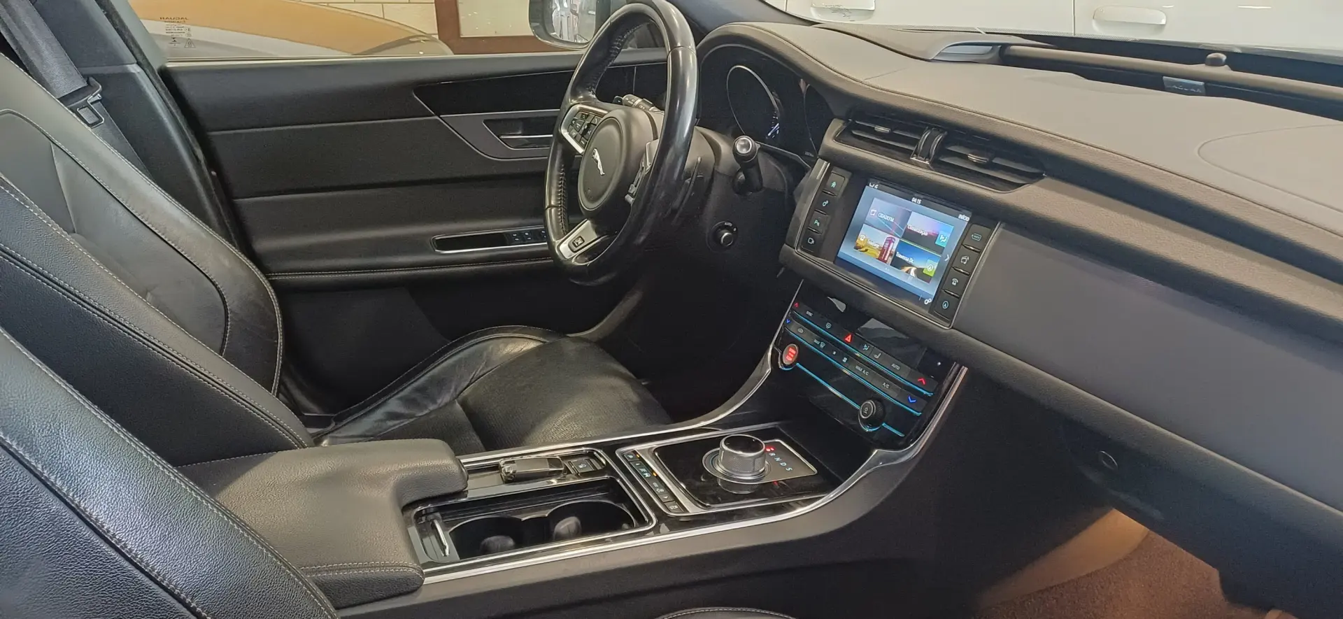 Jaguar XF 2.0 D R-Sport Aut. 28