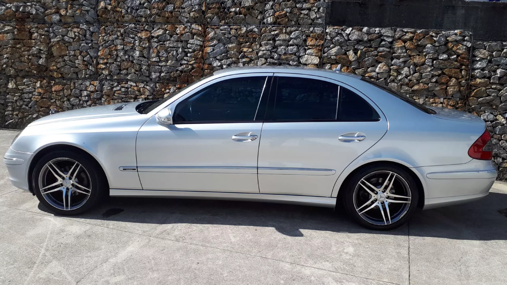 Mercedes-Benz E 280 Avantgarde 11