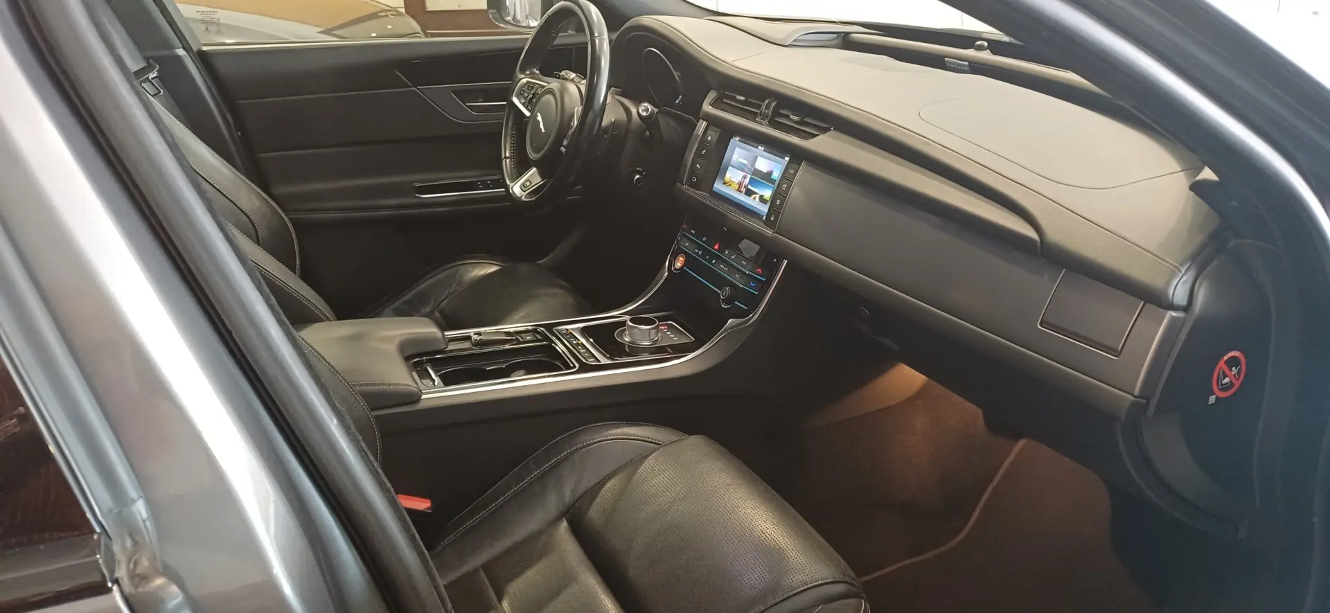 Jaguar XF 2.0 D R-Sport Aut. 27
