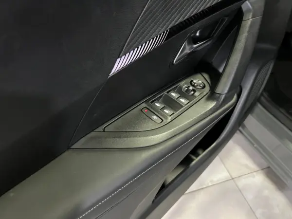 Peugeot e-2008 54 kWh Allure 25