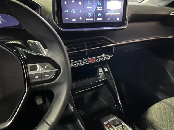 Peugeot 208 1.2 Hybrid Allure e-DCS6 14