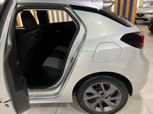 Opel Corsa 1.2 Elegance 9