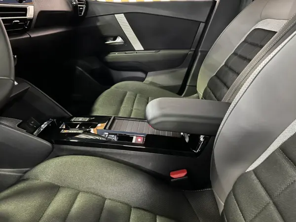 Citroën C4 1.2 Hybrid Plus e-DSC6 11