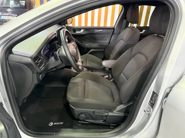 Ford Focus SW 1.0 EcoBoost MHEV ST-Line 10