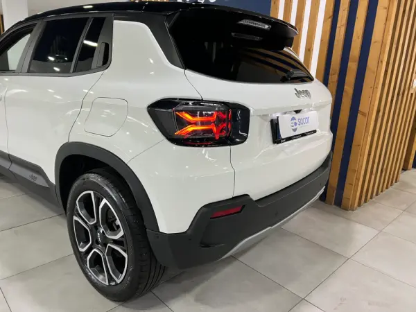 Jeep Avenger 1.2 GSE T3 Summit 9