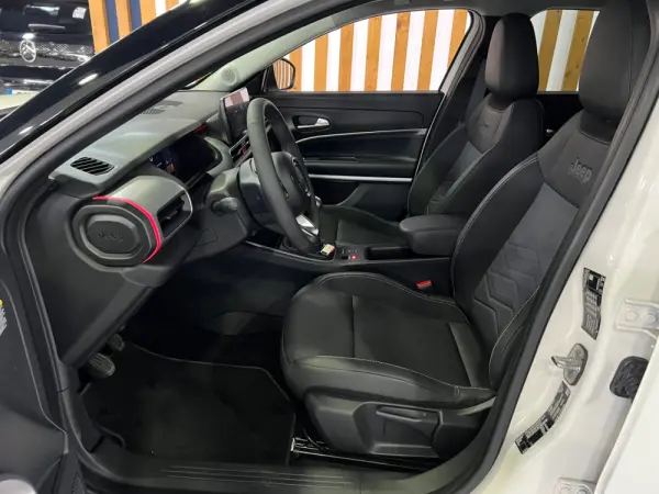 Jeep Avenger 1.2 GSE T3 Summit 13