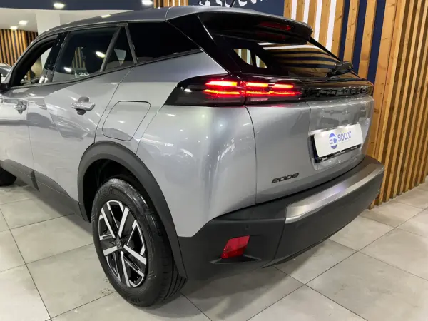 Peugeot 2008 1.2 PureTech Style 5