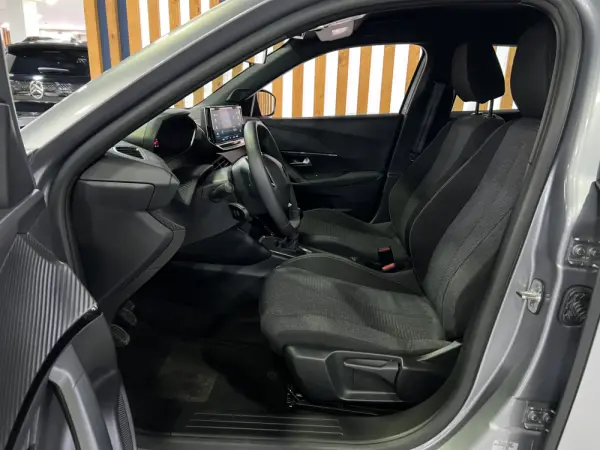 Peugeot 2008 1.2 PureTech Style 8