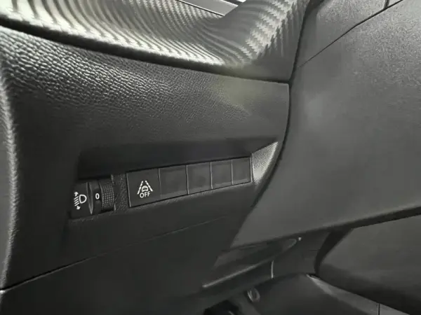 Peugeot 2008 1.2 PureTech Active Pack 16