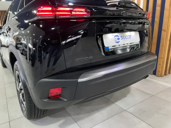 Peugeot 2008 1.2 PureTech Style 7