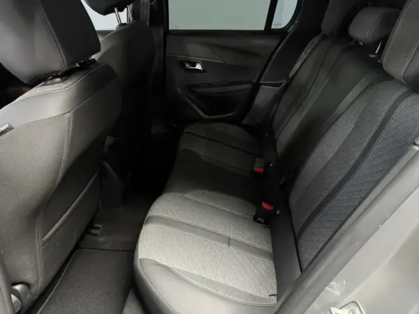 Peugeot 208 1.2 Hybrid Allure e-DCS6 8