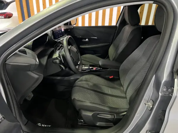 Peugeot 208 1.2 Hybrid Allure e-DCS6 9