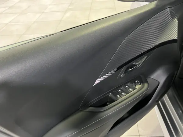 Peugeot 208 1.2 Hybrid Allure e-DCS6 26