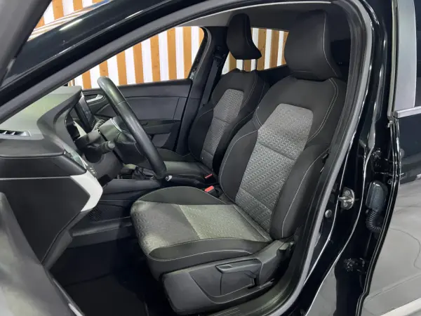 Renault Clio 1.0 TCe Limited 11