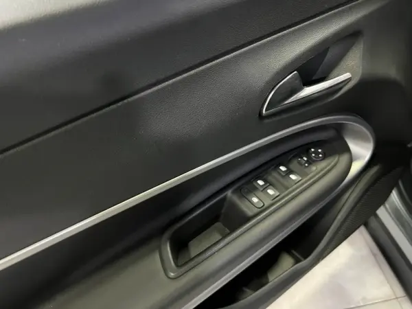 Jeep Avenger 1.2 GSE T3 Altitude 25