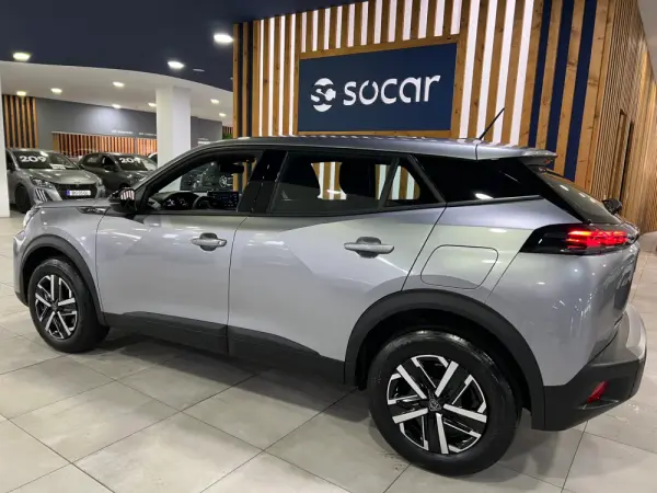 Peugeot 2008 1.2 PureTech Style 4