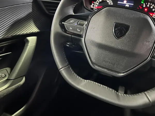 Peugeot 2008 1.2 PureTech Style 16