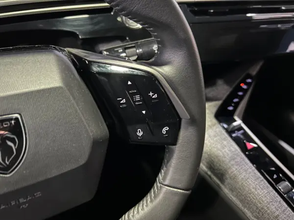Peugeot 3008 1.2 Hybrid Allure e-DCS6 17