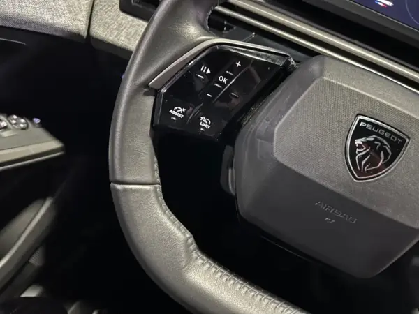 Peugeot 3008 1.2 Hybrid Allure e-DCS6 17