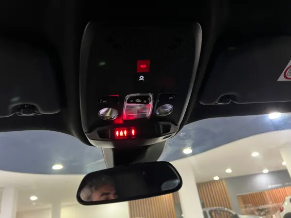 Peugeot e-2008 54 kWh Allure 27