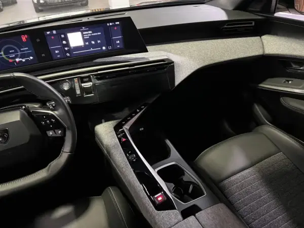 Peugeot 3008 1.2 Hybrid Allure e-DCS6 19