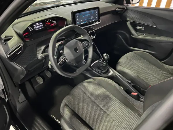 Peugeot 2008 1.2 PureTech Style 17