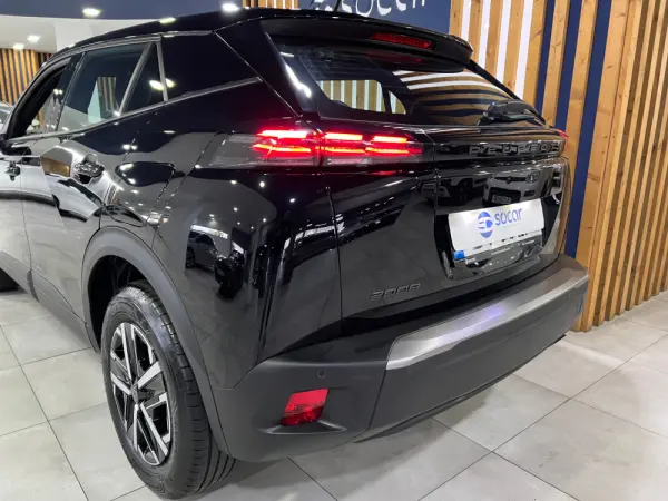 Peugeot 2008 1.2 PureTech Style 6