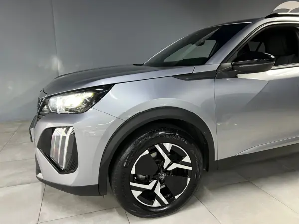 Peugeot 2008 1.2 Hybrid Allure e-DCS6 2