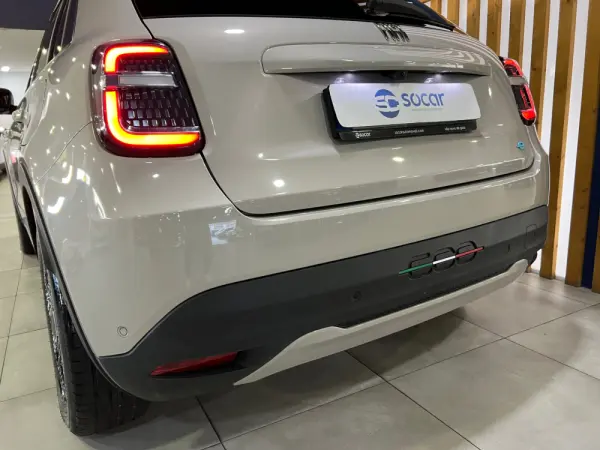 Fiat 600e 54 kWh La Prima 8
