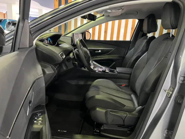 Peugeot 3008 1.6 Hybrid GT e-EAT8 11