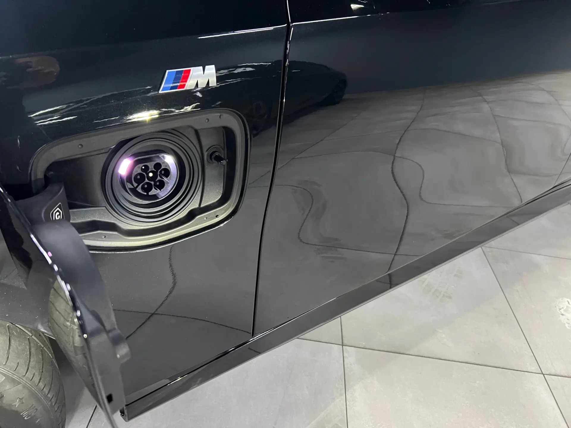 BMW 530 e Pack Desportivo M 6