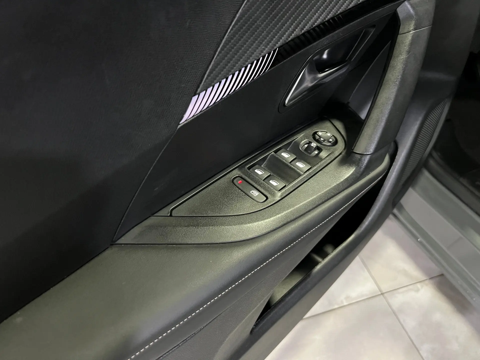 Peugeot e-2008 54 kWh Allure 25