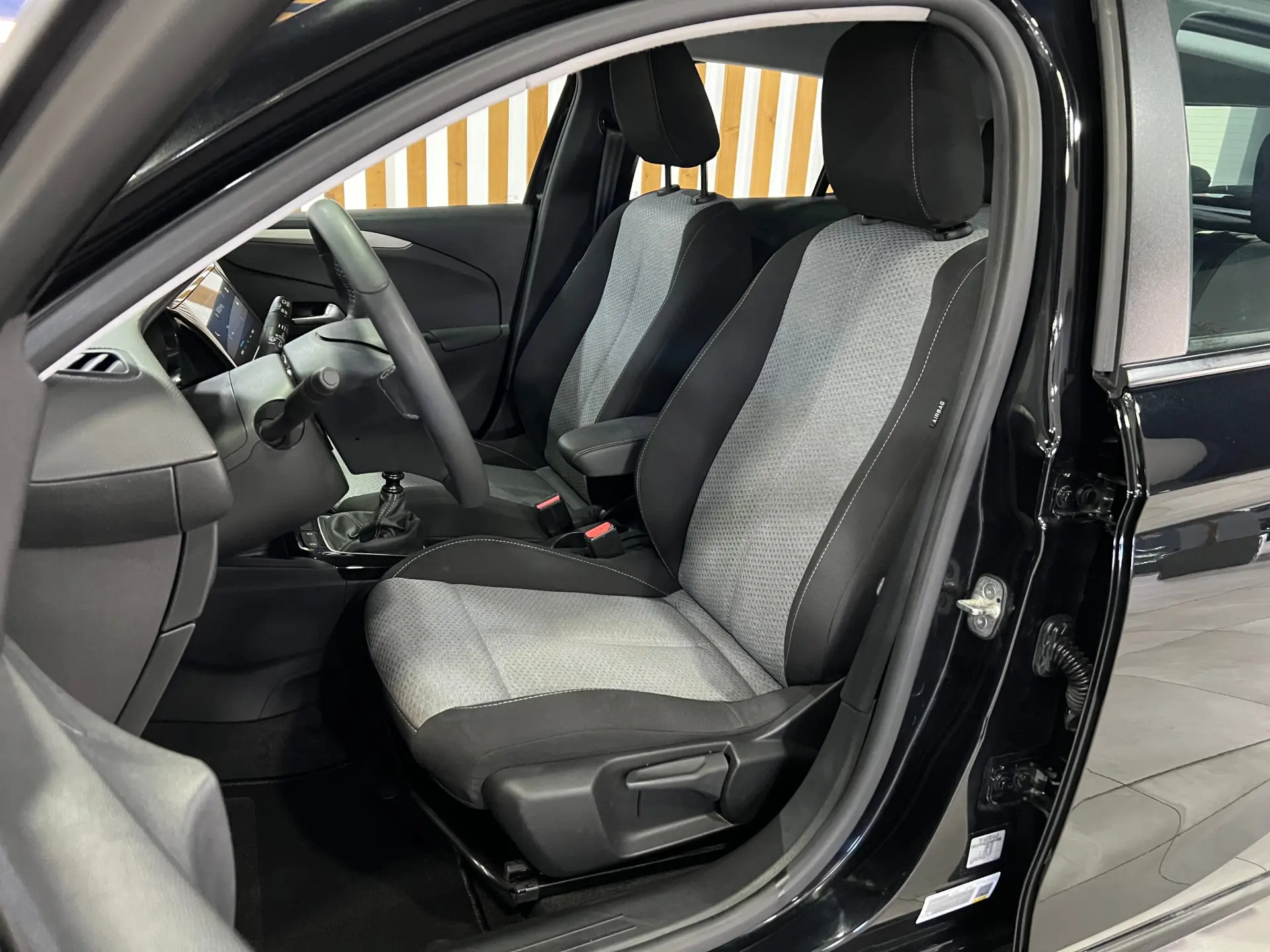 Opel Corsa 1.2 Elegance 10