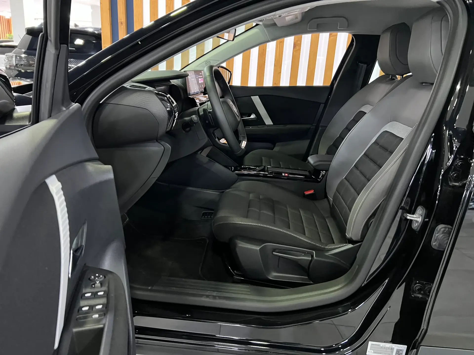 Citroën C4 1.2 Hybrid Plus e-DSC6 10