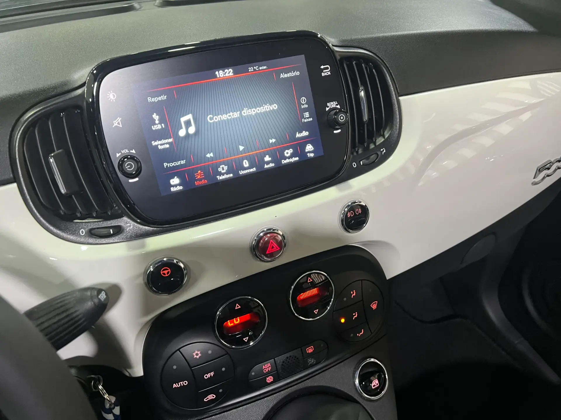 Fiat 500C 1.0 Hybrid Dolcevita 19