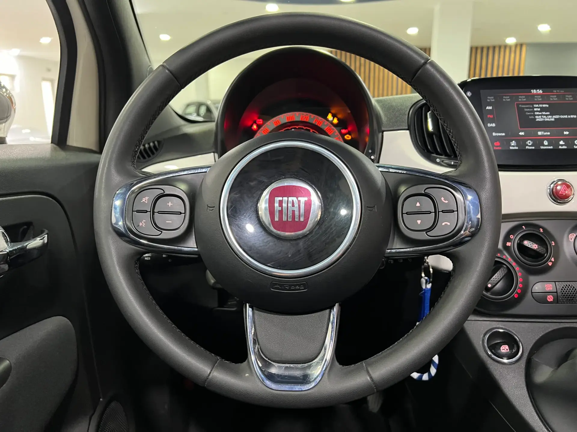Fiat 500C 1.0 Hybrid Dolcevita 11