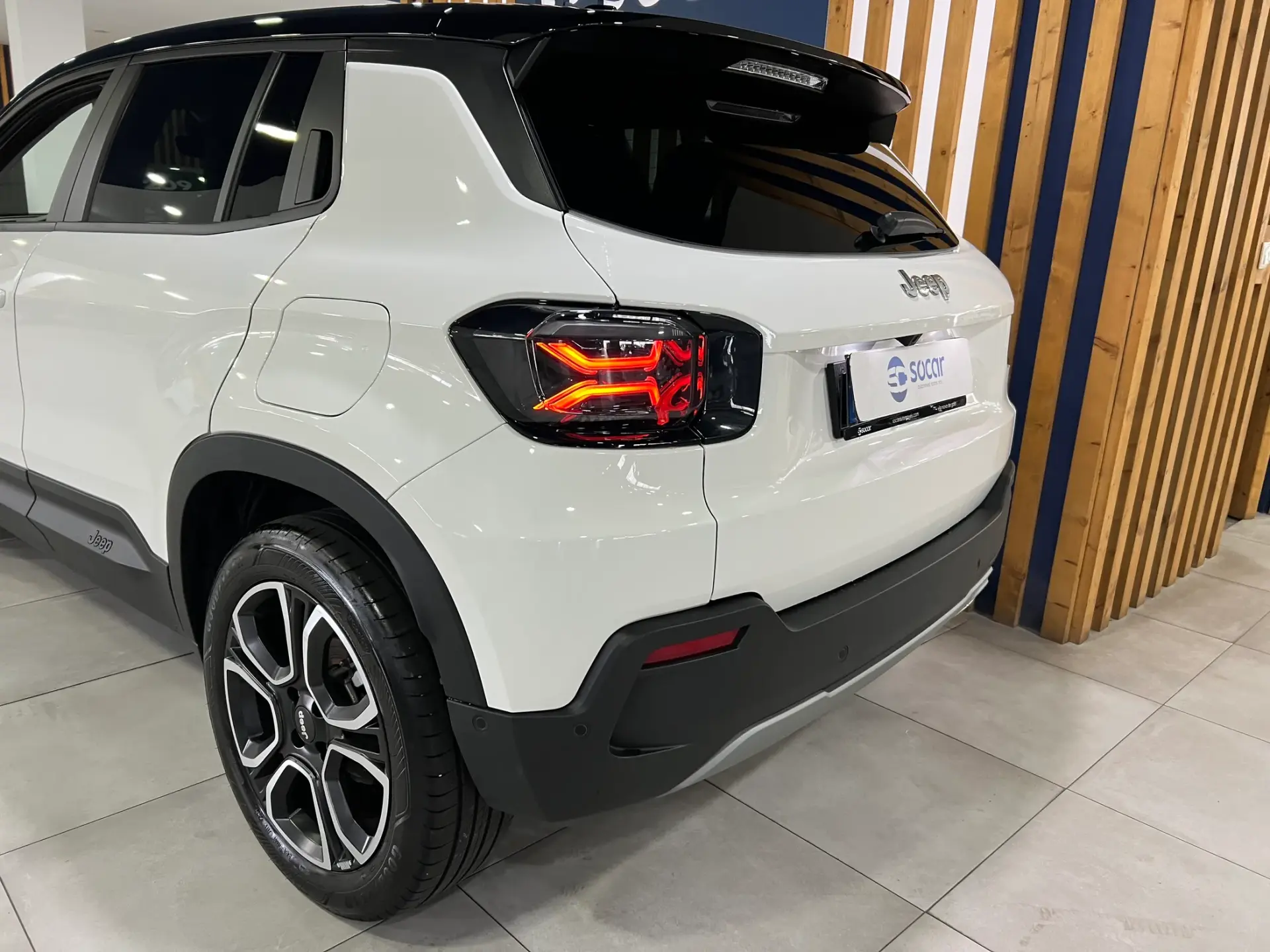 Jeep Avenger 1.2 GSE T3 Summit 9