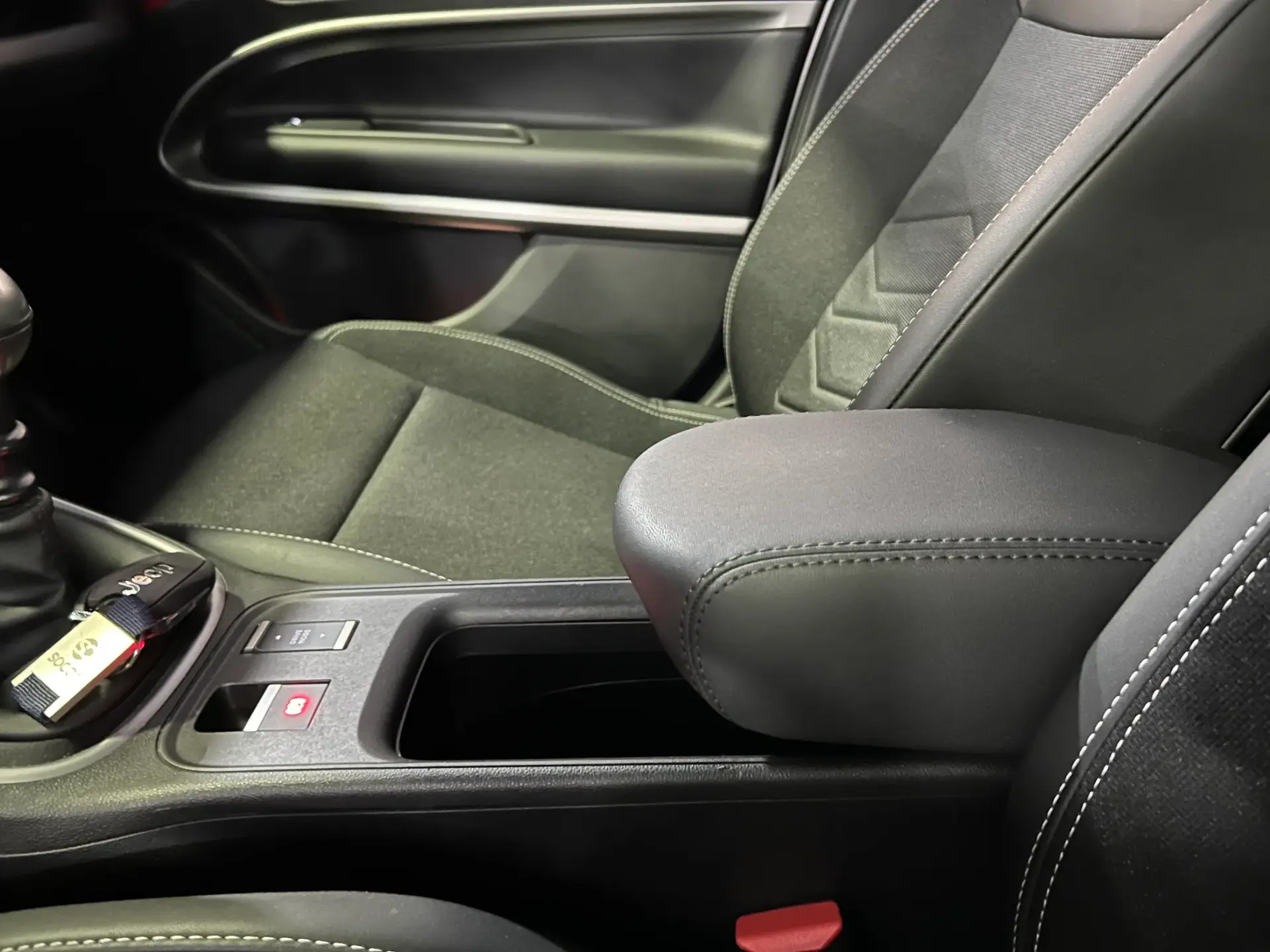 Jeep Avenger 1.2 GSE T3 Summit 14