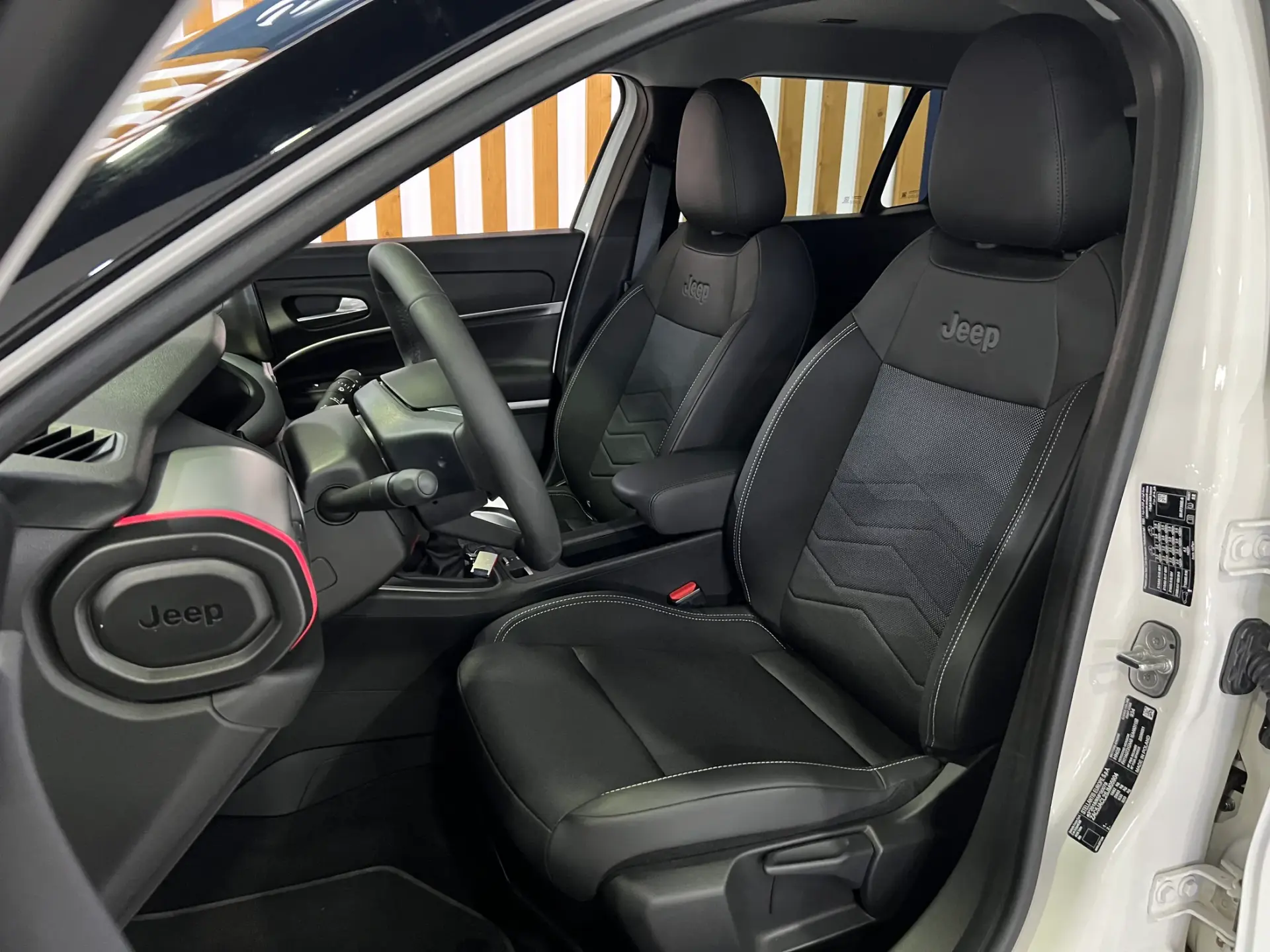 Jeep Avenger 1.2 GSE T3 Summit 15