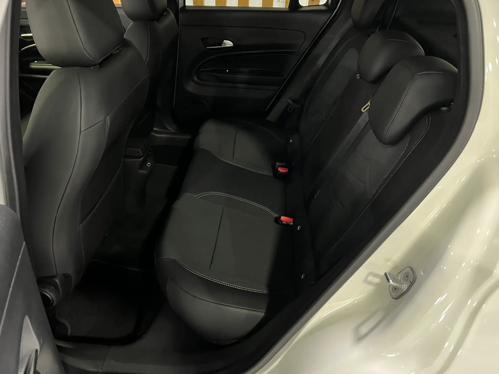 Jeep Avenger 1.2 GSE T3 Summit 16