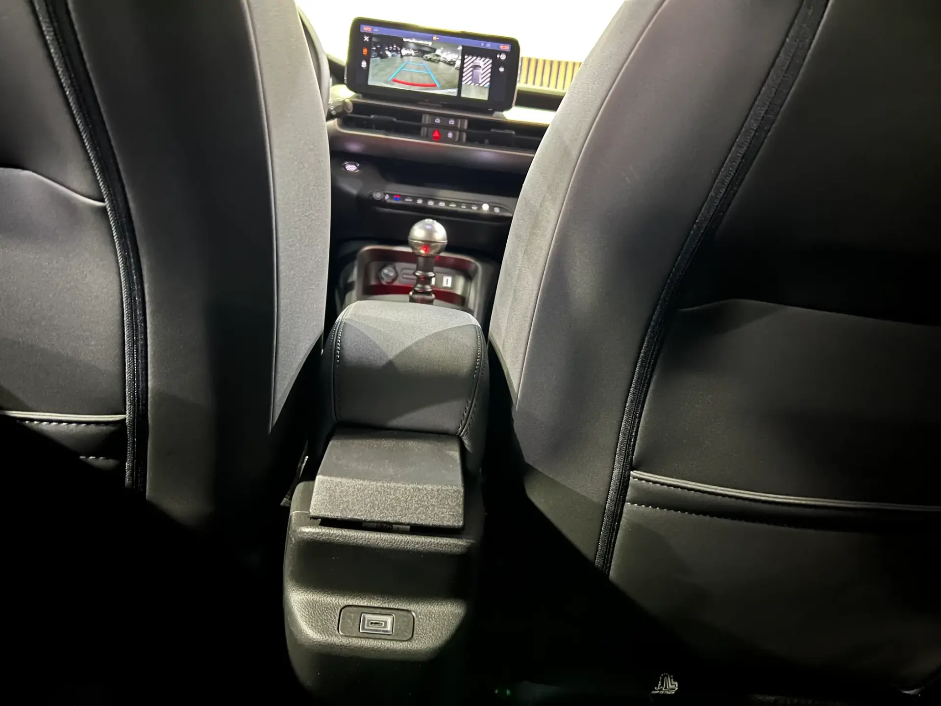 Jeep Avenger 1.2 GSE T3 Summit 21