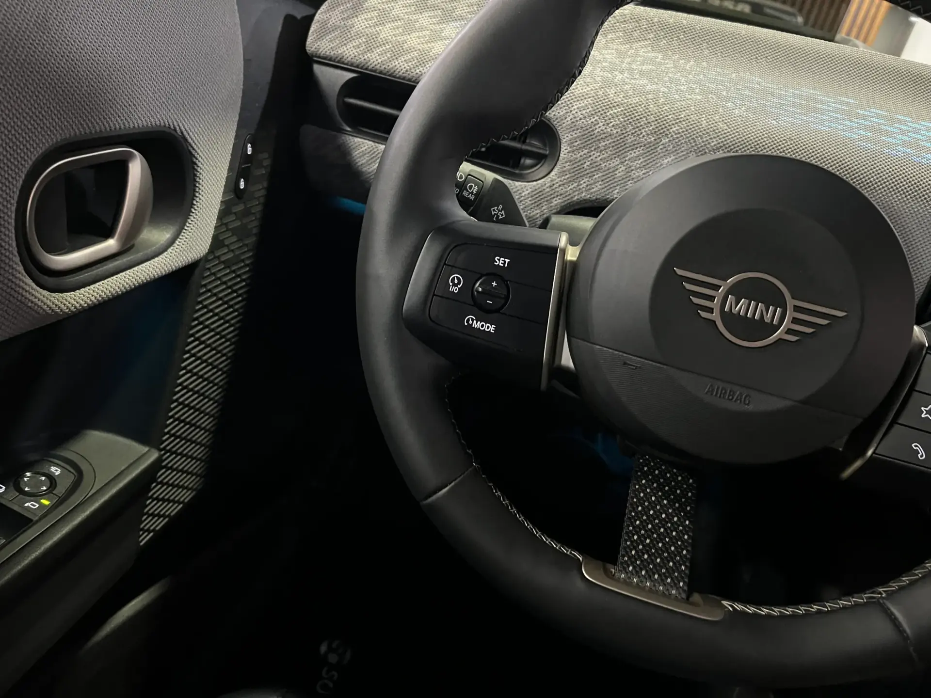 MINI 3 Portas Cooper C Favoured S 22