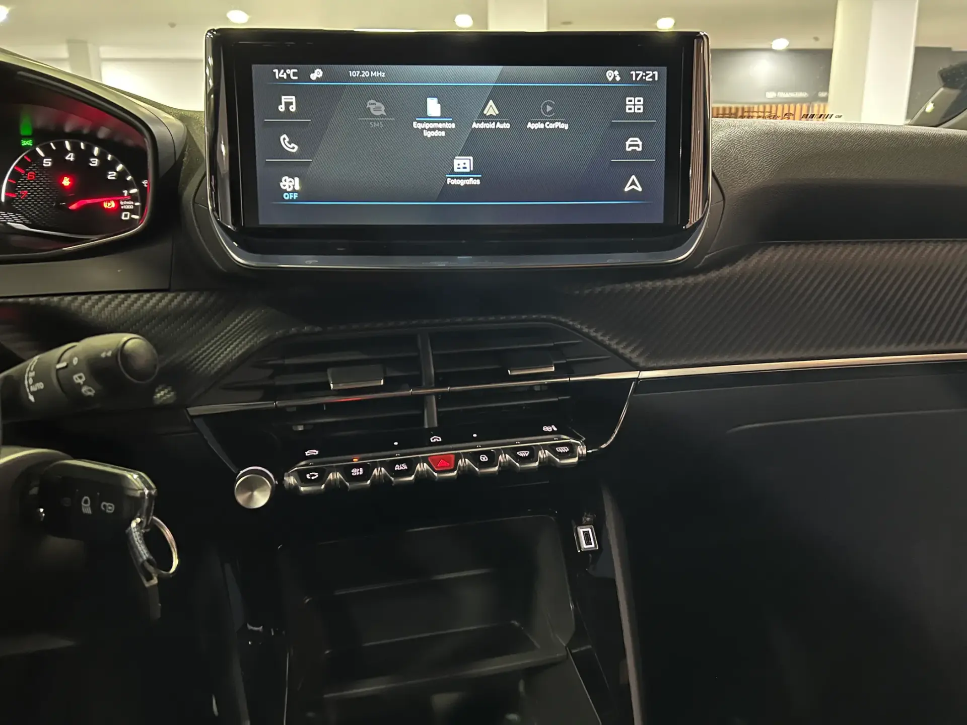 Peugeot 2008 1.2 PureTech Style 19